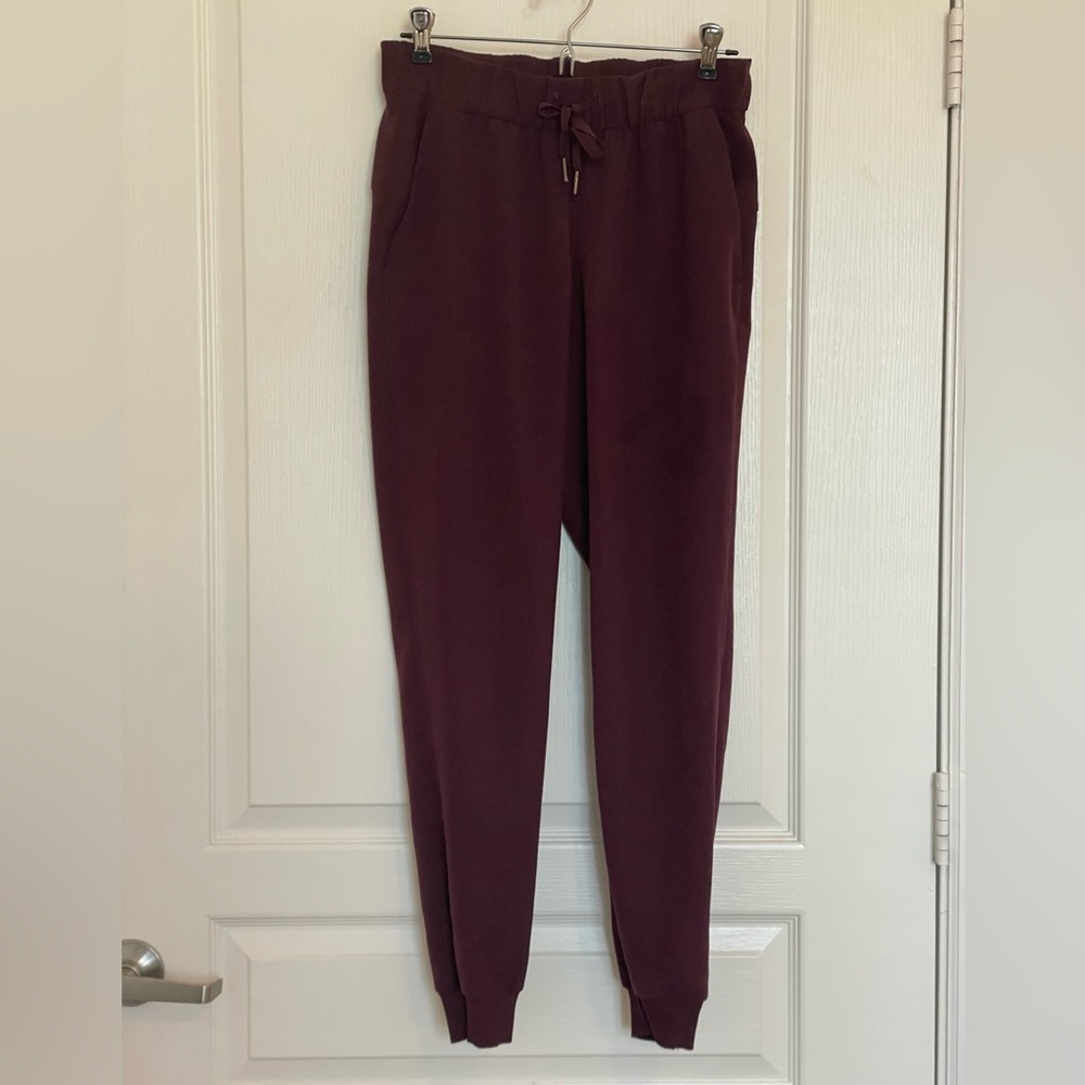Lululemon On the Fly Jogger *Woven size 4